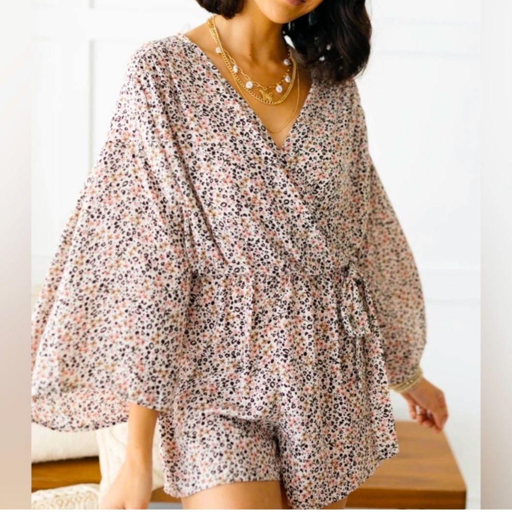 Made With Love Lightweight Floral Romper Size Medium
